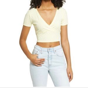 All in Favor Women’s Yellow Daisy Short Sleeve Faux Wrap V Neck Crop Top Large